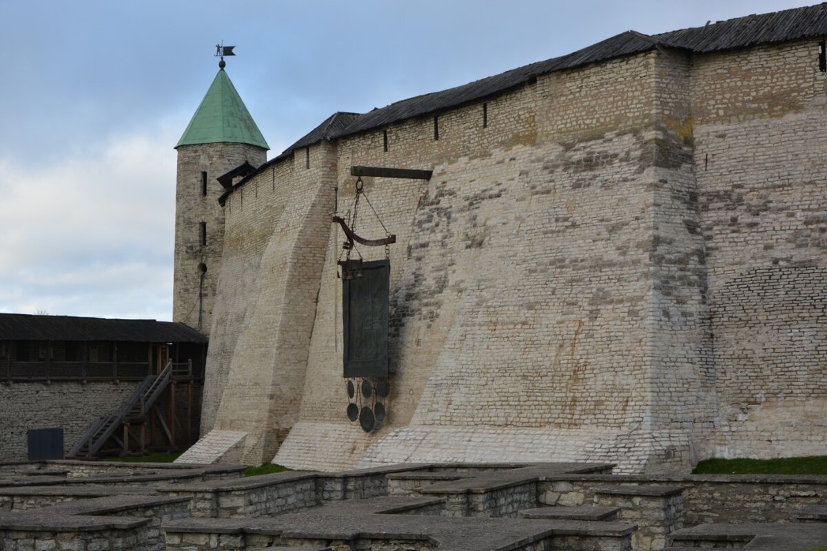 Стена крепости