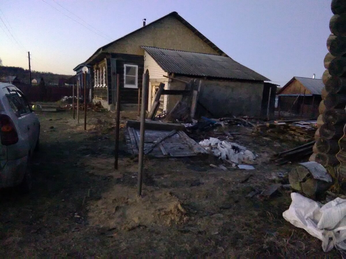 11 ноября 2019. Столбы для ворот и калитки установлены.