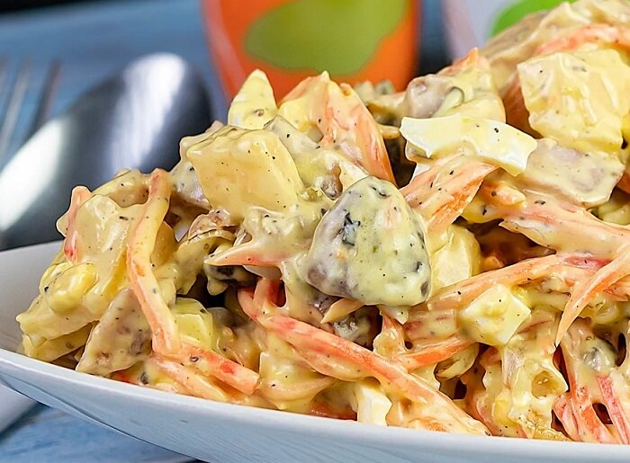 Салат из копченой курицы с шампиньонами