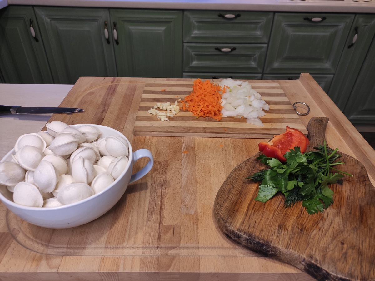 пока закипает вода, нарезаем.