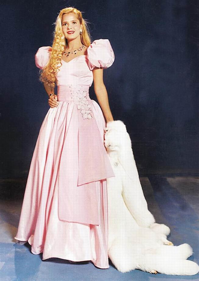 Сериал "Мануэла", 1990-е, Аргентина-Италия. Знаменитый Портрет Исабель.