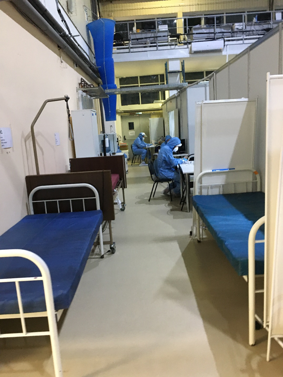 Дежурный персонал инфекционного стационара COVID-19. Фото автора