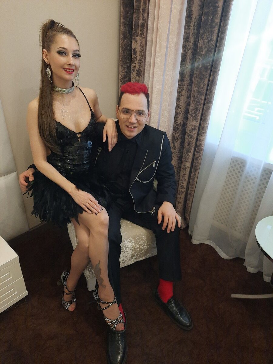 Илья Ильин с ассистенткой Ариной, фото 36on
