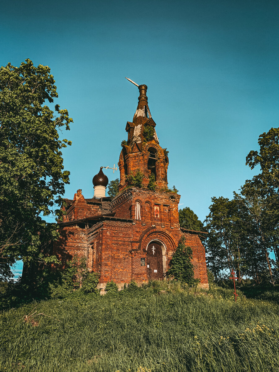 сельские храмы внутри