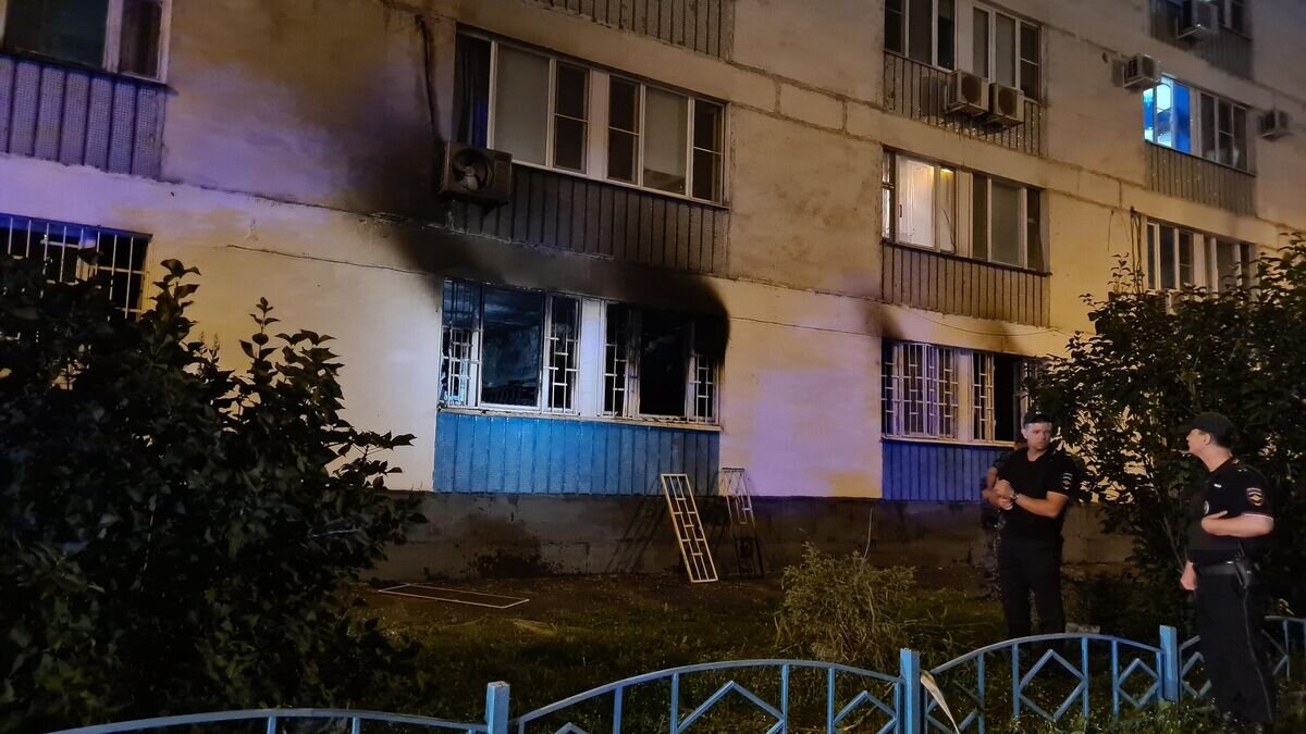   На месте возгорания в хостеле на Алма-Атинской улице в Москве© АГН "Москва" / Денис Воронин