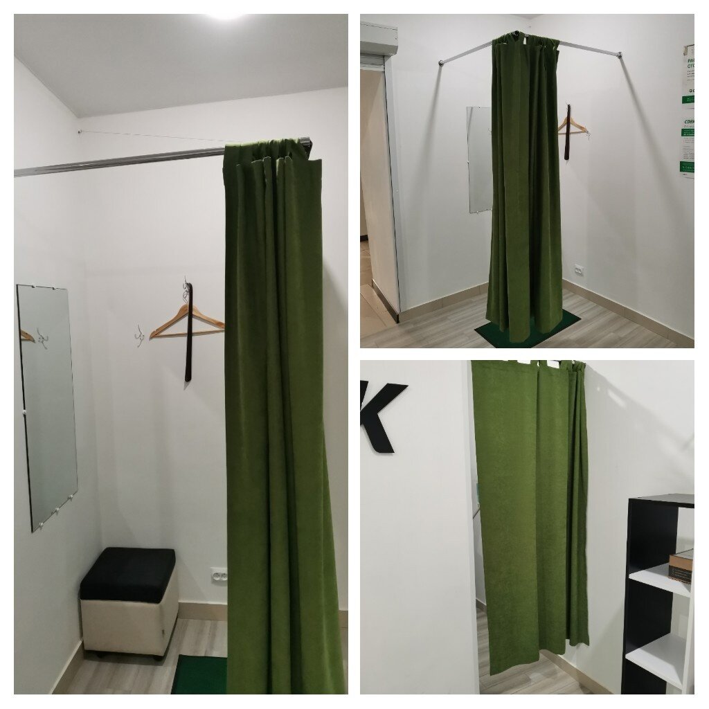 Угловая примерочная. Сделал побольше для удобства клиентов (110*110см)