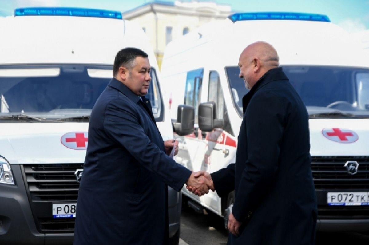    В муниципалитеты Тверской области передали 13 новых машин скорой помощи