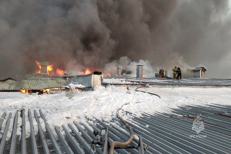     Тушение осложнилось распространением огня в пустотах  ГУ МЧС России по Хабаровскому краю