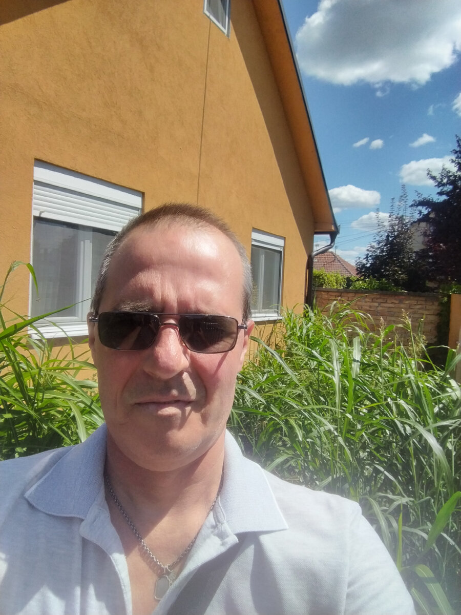 В этой траве Палыч мог бы партизанить например 