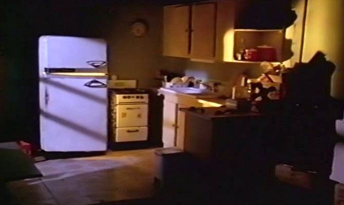 Кадр из фильма "Холодильник" / The Refrigerator (1991), режиссёр  Николас Джейкобс