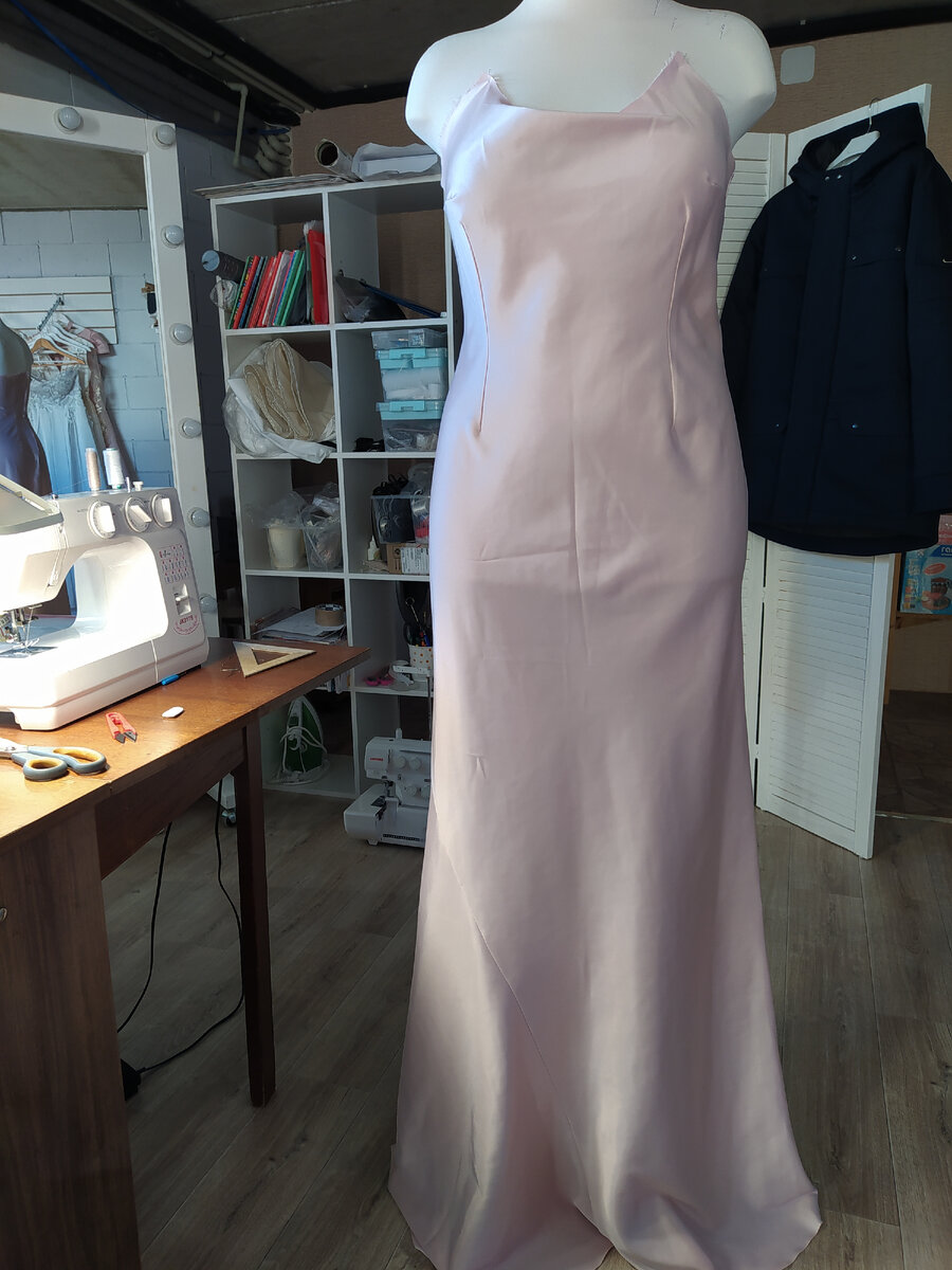 Знали бы вы, какая захватывающая швейная история скрывается за этим платьем