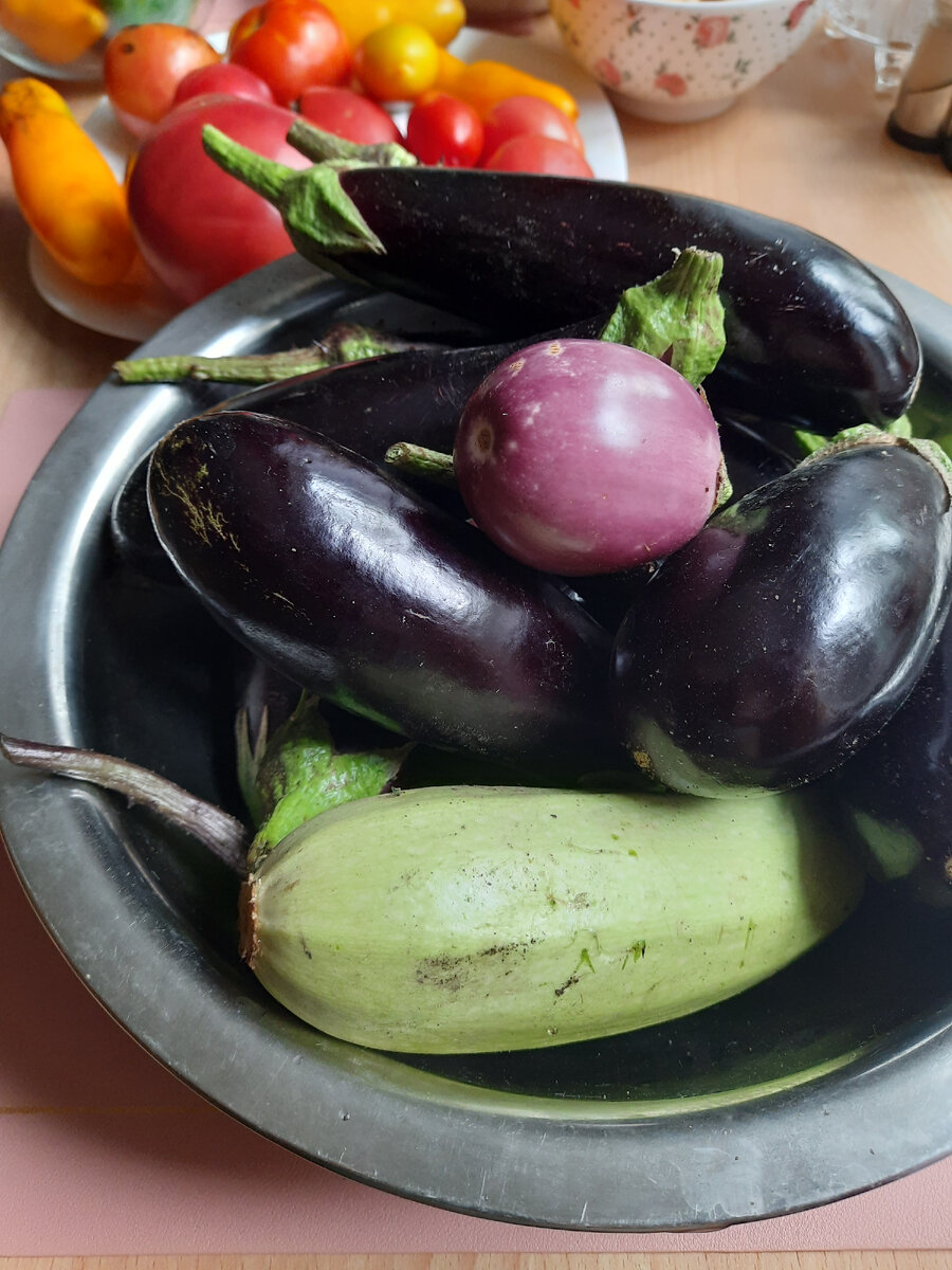 Тазики с овощами
