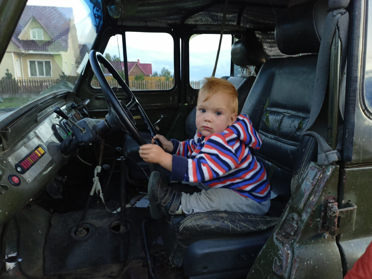 Ну, в этом уазике безопасно, на нем далеко не уедешь
