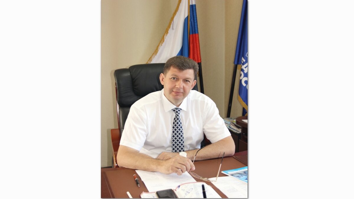    Глава Рыльского района Андрей Лисман досрочно сложил свои полномочия