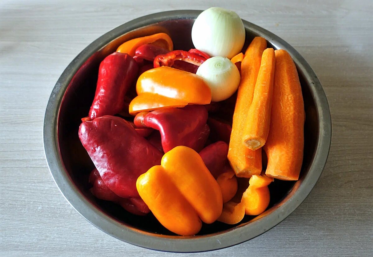 Овощи вымыты, очищены и ждут своего часа