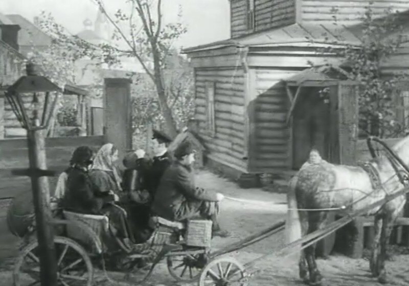 Так представлен дом на Канатной в фильме «Детство» (1938).