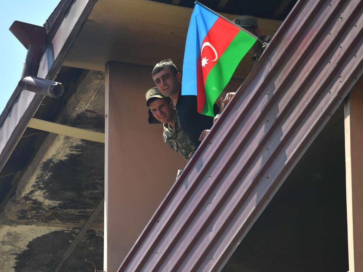    Военнослужащие в городе Шуша© РИА Новости / Михаил Воскресенский