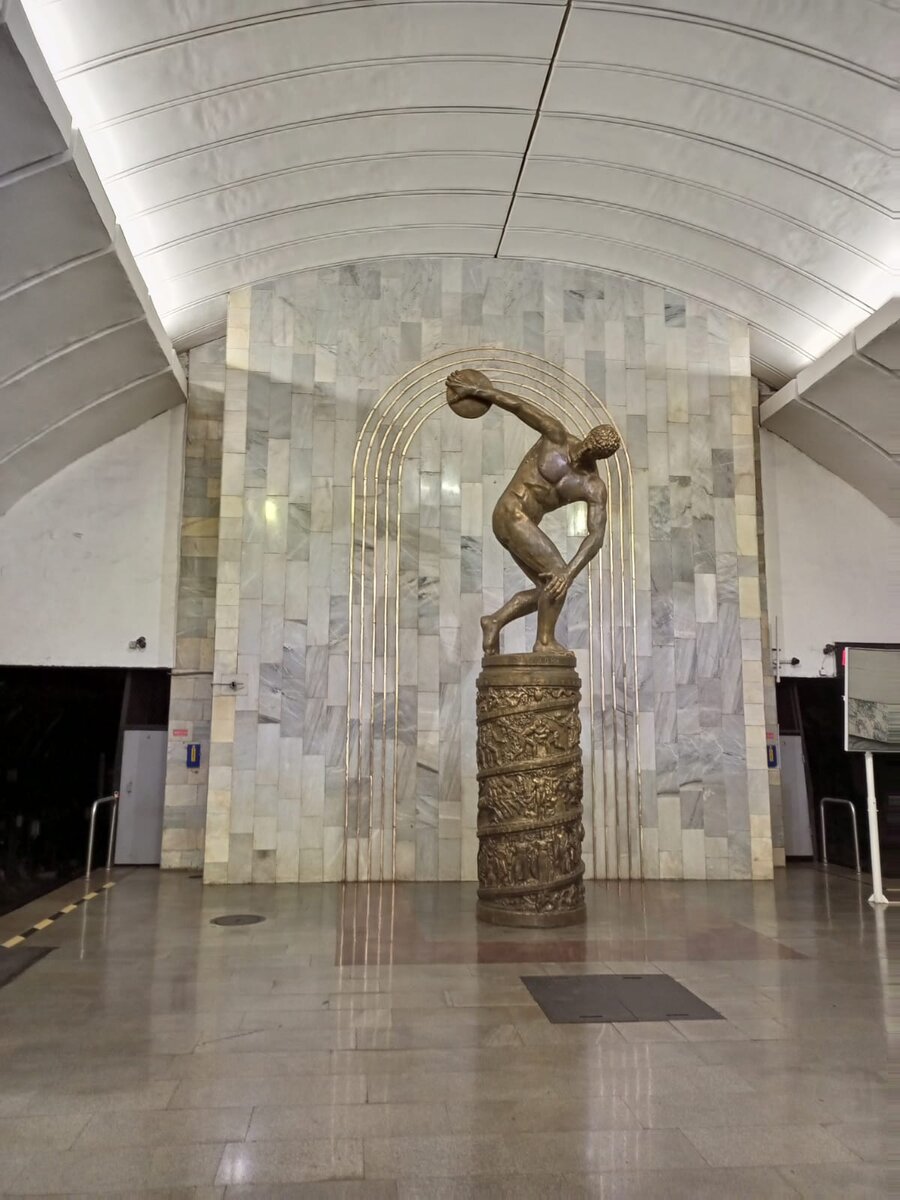 Фото. Станция Екатеринбургского метро «Динамо».
