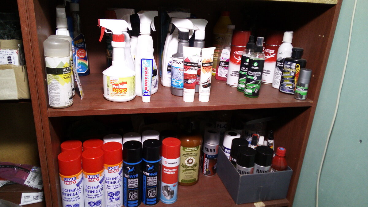 "Мужская косметичка" постепенно занимает уже вторую полку шкафа... :)