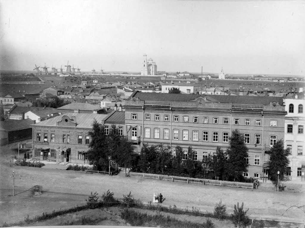 Оренбург, панорама города 1919 года с видом на Успенский женский монастырь и Деевские мельницы.