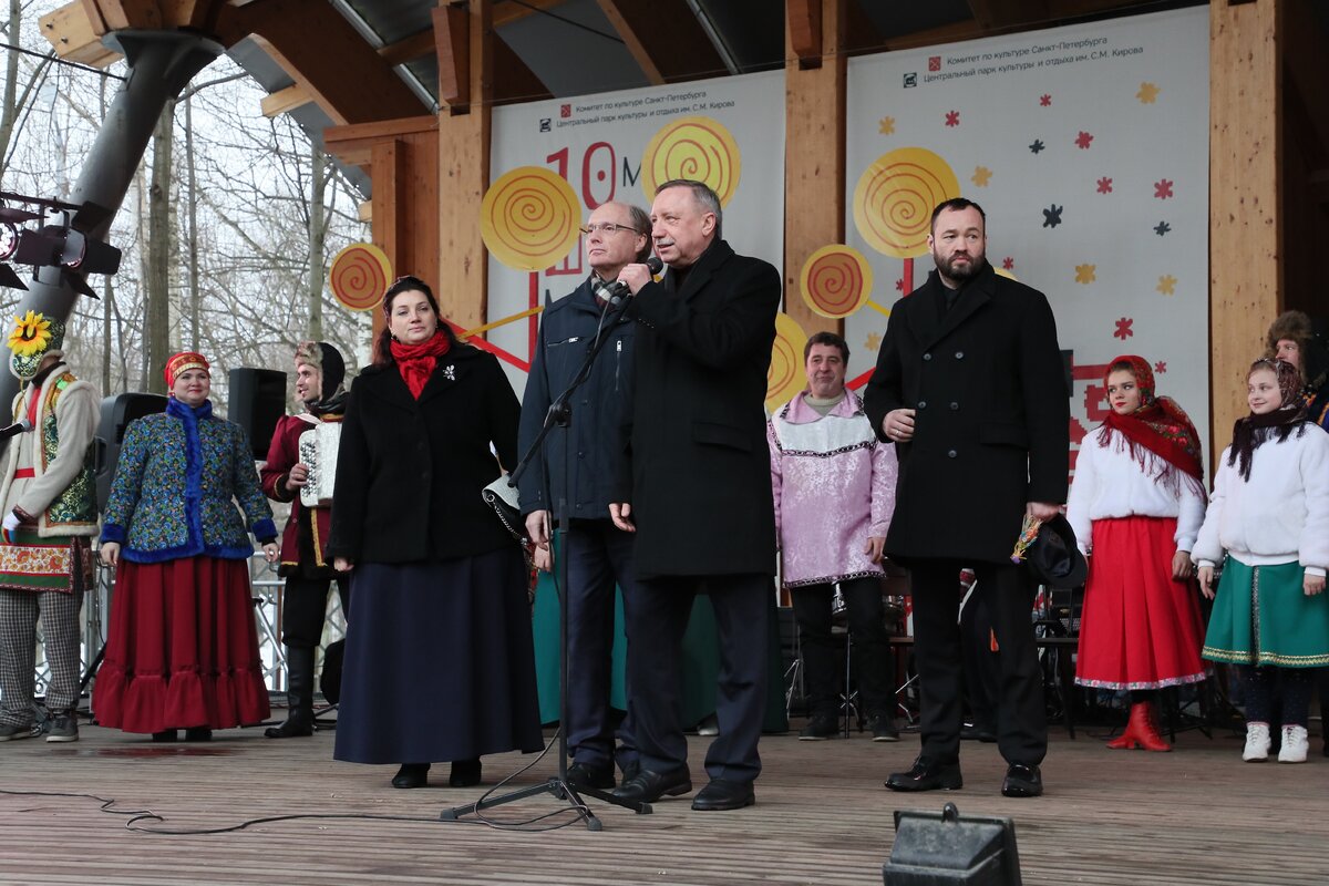 Депутаты ЗС Санкт-Петерурга: Надежда Тихонова и Александр Егоров, врио губернатора Александр Беглова, депутат ЗС Санкт-Петербурга Андрей Анохин.
фото:  пресс-служба Администрации Губернатора Санкт-Петербурга