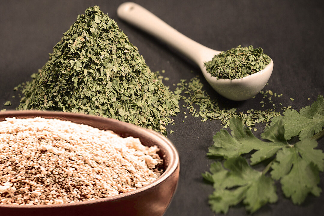 Курица в панировочных сухарях. Сухари для панировки шницелей. Панировочные сухари клипарт. Шницель в панировочных сухарях. Панировка крупы.