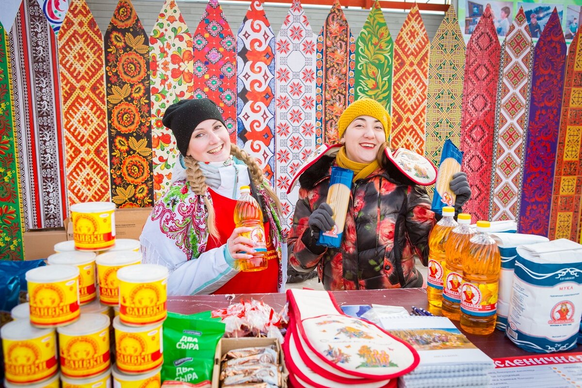 Масленица в барнауле мероприятия. Масленица в Новотырышкино. Сибирское подворье Масленица. Сибирская Масленица 2022 в Новотырышкино. Масленица на Алтае.