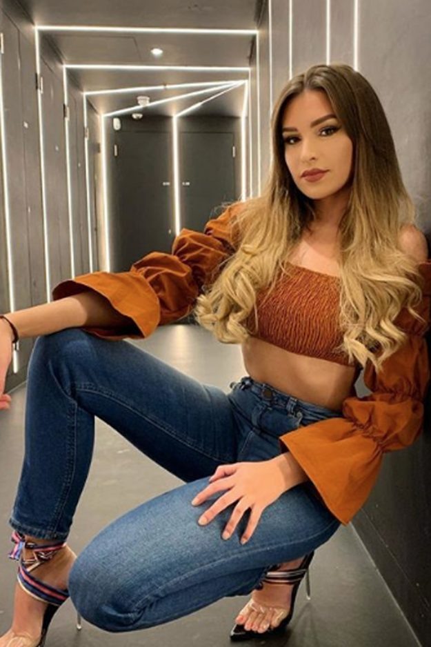  Судье по голосу Олли Мурсу «понравилась» эта великолепная фотография Зары на Острове Любви 