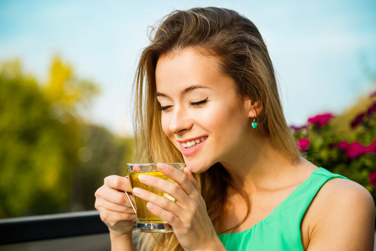 Из множества предлагаемых нам напитков зеленый чай является одним из наиболее полезных и распространенных.