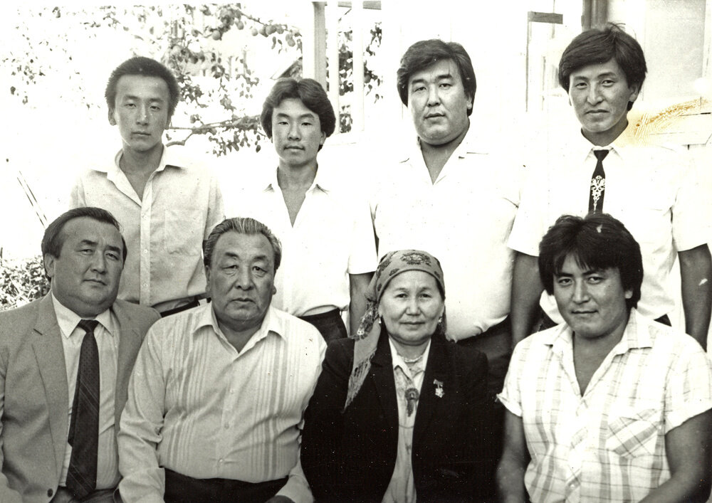 Президент Кыргызстана с братьями. Фото: AKIpress