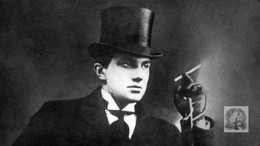 Владимир Владимирович с сигаретой