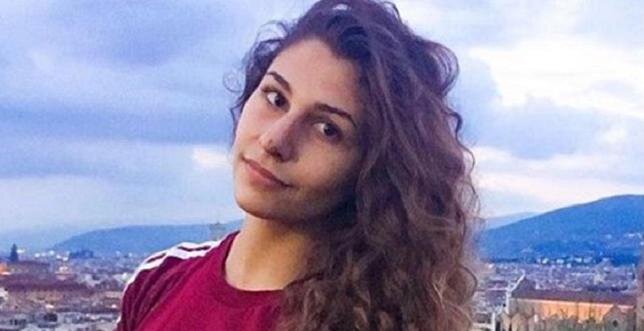  Суд в Италии отпустил из-под стражи Дебора Sciacquatori. 19-летняя девчонка должна была отвечать за убийство своего отца. Считалось, однако, что девушка, перебив мужчину, действовала в целях самообороны.208Джанни Bordoni / Facebook.com