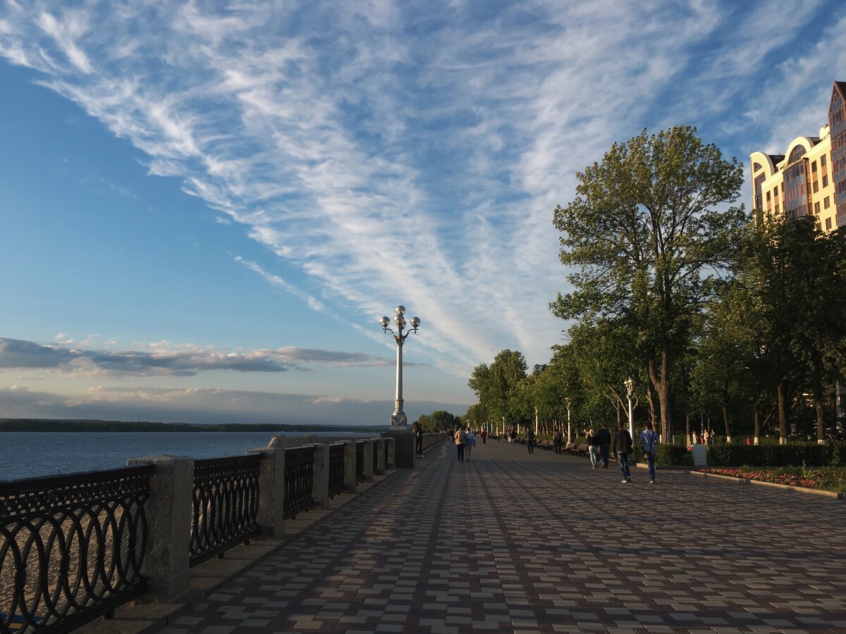 Лету самара. Набережная реки Волга Самара. Г Самара набережная. Самара Самарка набережная. Набережная реки Волга Самара лето.