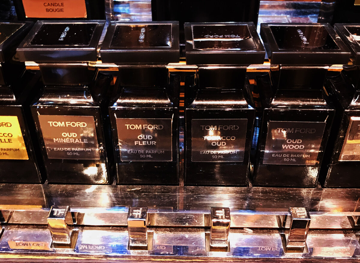 Tom ford oud minerale. Том Форд аут минерал. Магазин Tom Ford в Стамбуле. Tom Ford one Mineral.