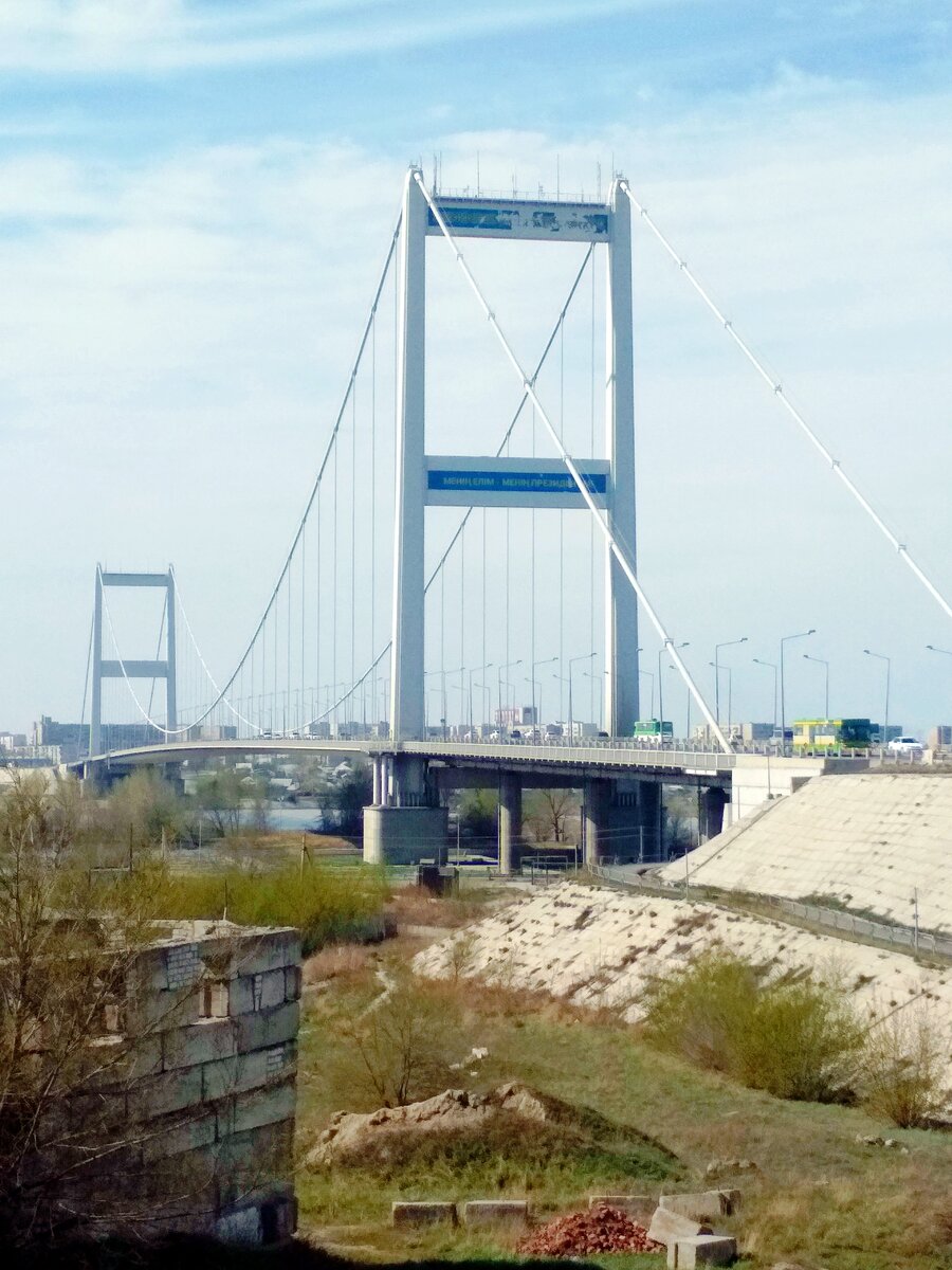 Город семей фото. Мост в Семипалатинске. Семипалатинск город в Казахстане. Подвесной мост Семипалатинск. Семей Семипалатинск.