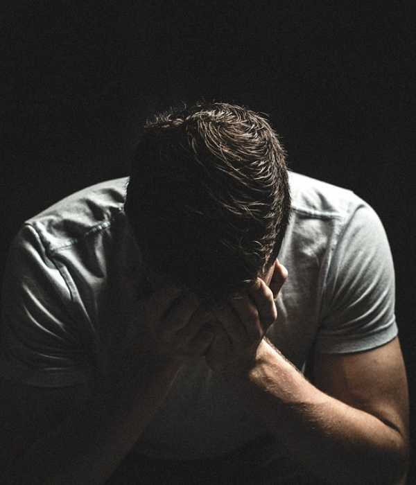 https://cdn.pixabay.com/photo/2017/08/10/03/47/guy-2617866_960_720.jpg