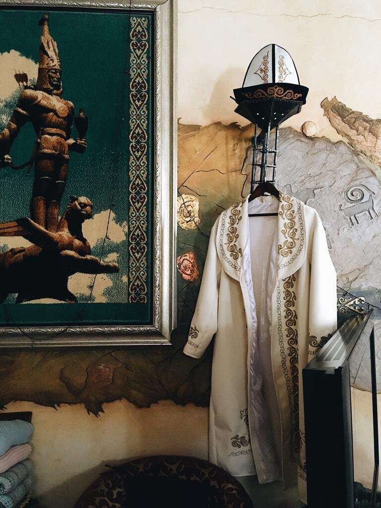 Национальная казахская одежда.