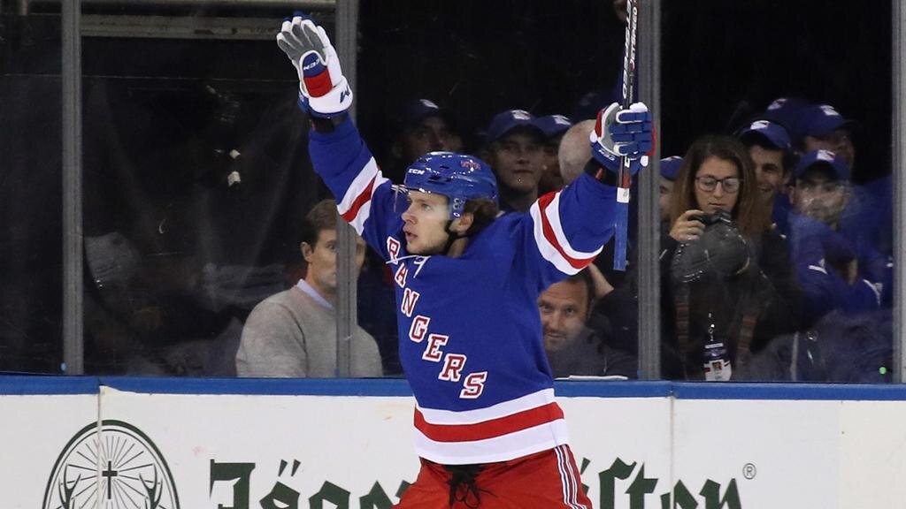 Очередная шайба в воротах соперника, забтая А. Панариным.