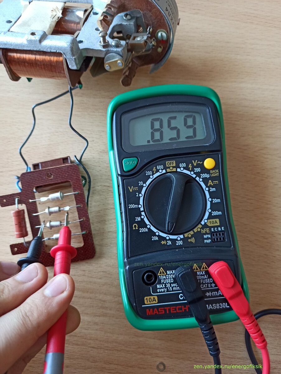Проверить 220 мультиметром. Мультиметр Mastech mas830. Mastech 830l. Измерить напряжение Mastech mas830l. Как мультиметром проверить 220 Mastech.