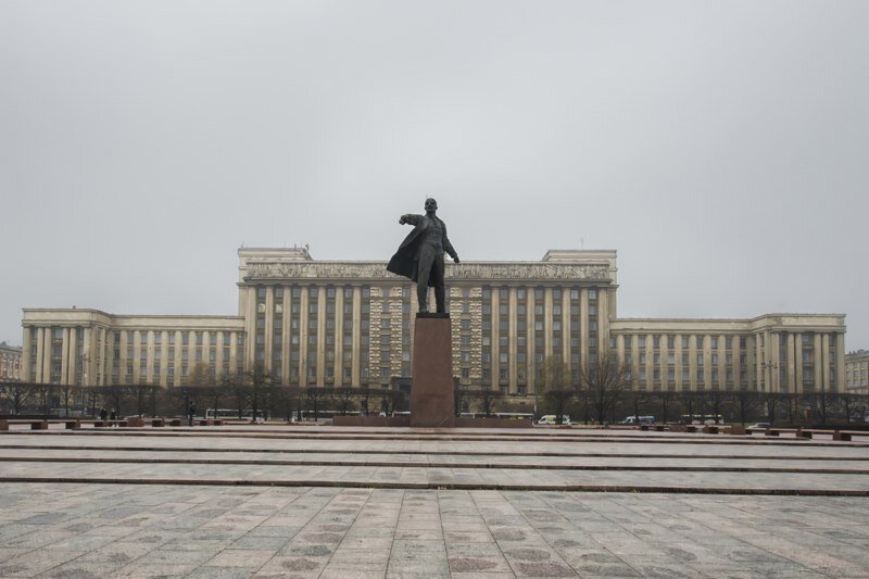 Дом советов Санкт-Петербург памятник Ленину. Памятник Ленину на Московской площади в СПБ. Дом советов на Московской площади. Дом советов Петербург памятник.