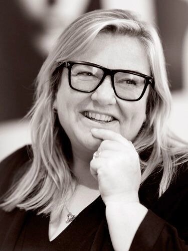 Именно Линда создала знаменитый образа Дэвида Боуи на пластинке Black Tie White Noise