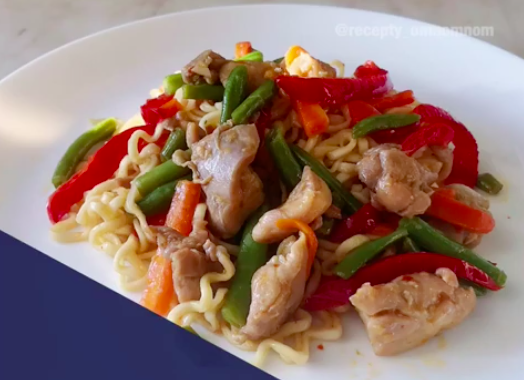 острый кисло-сладкий соус для любителей подойдет сюда в самый раз!