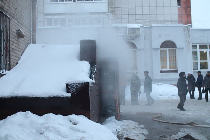 В подвале прорвало трубу отопления, и кипяток хлынул в помещения гостиницы