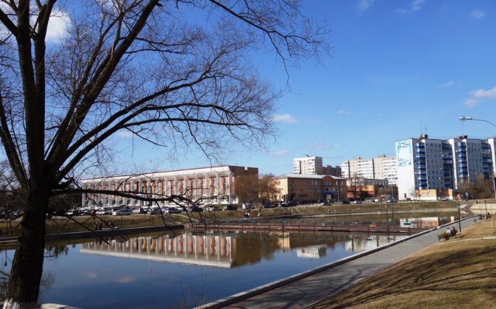 Город Чехов Московской области находится в 60 км к югу от Москвы.