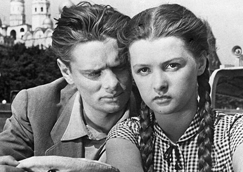 Кадр из фильме «Человек родился» (1956). Скриншот. Источник - YouTube.