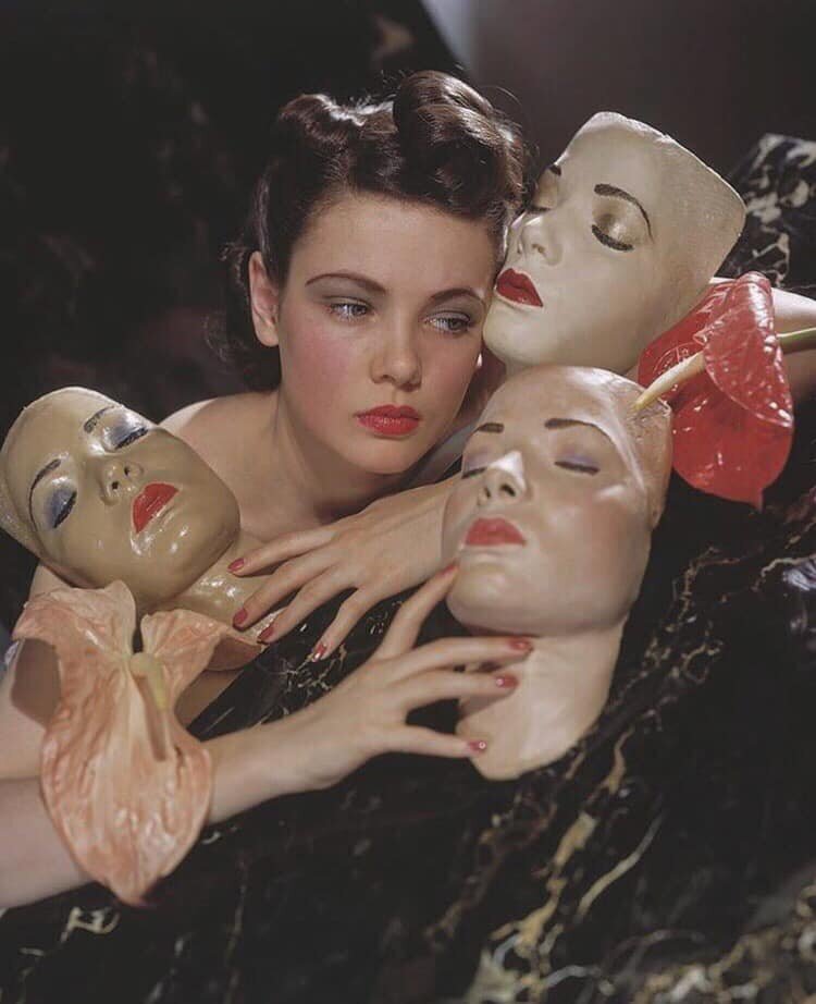 Маски есть, пожалуй, почти у каждого взрослого человека. Фото: Интернет.