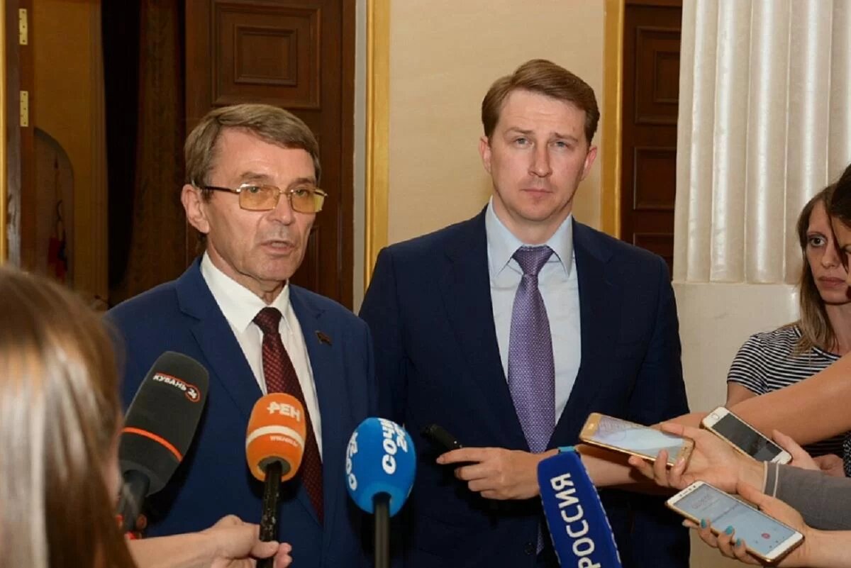 Алексей Копайгородский (в центре) - мэр Сочи, фото из открытых источников 