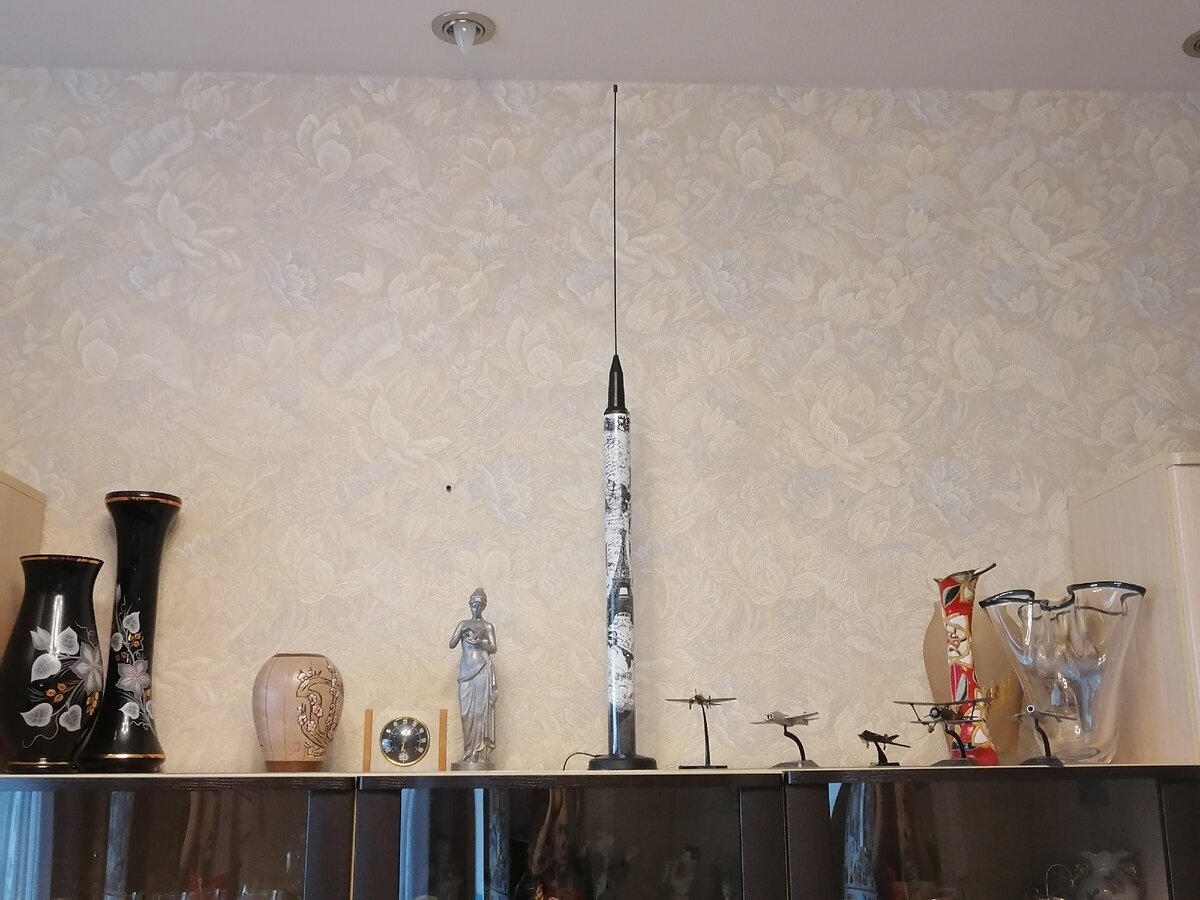 Комнатная антенна Триада-8840 в дизайне "Эйфелева башня"  отлично вписалась в интерьер квартиры.