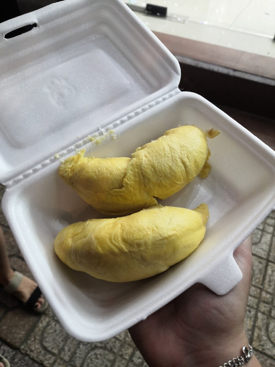 Фото из личного архива. Моя порция дуриана. 