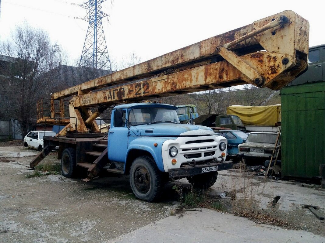 Автобаза в Нахабино с огромным количеством старых брошенных грузовиков |  Все о грузовиках – Trucksplanet | Дзен